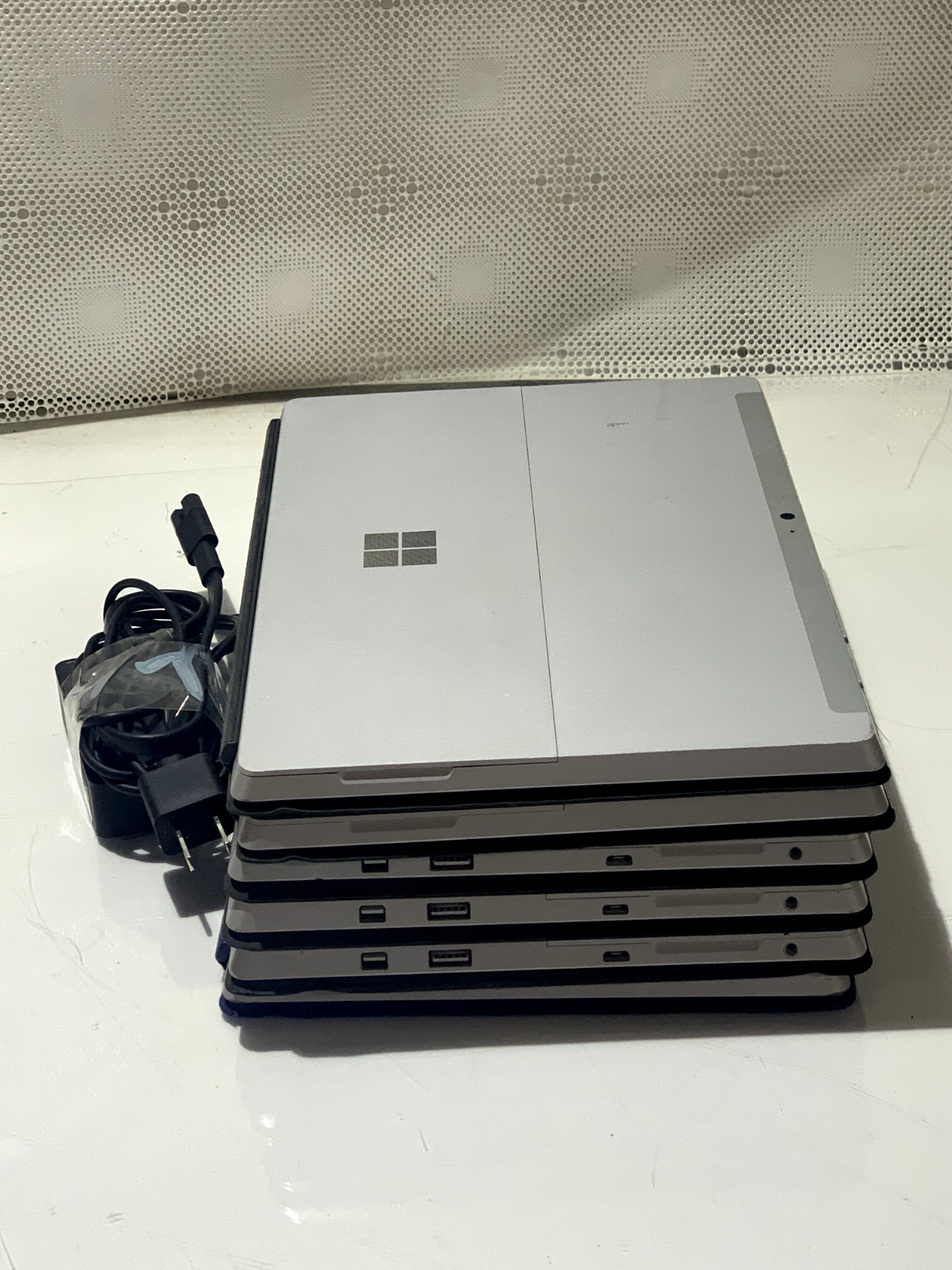 MICROSOFT SURFACE 1645 ATOM X7-Z8700@1.60GHZ 4GB RAM 128GB W10P TOUCH W/AC *QTY