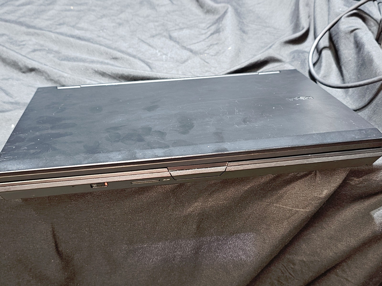 Dell Latitude E5400 Laptop | Screen Damage | 2GB RAM | Vista Basic | No AC | C2D