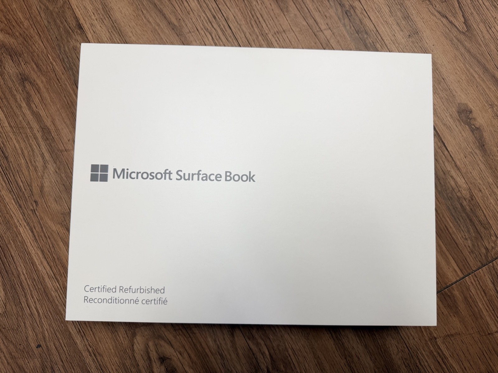 Microsoft Surface Book 2 Core i7 13.5″ 16GB/512GB Silver box + charger