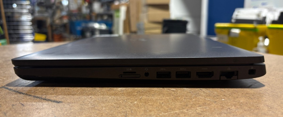 Dell Latitude 5500 15.6″ i5-8365U 16GB RAM 256GB SSD No OS/Charger