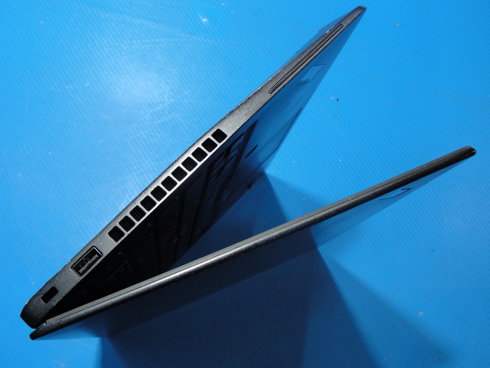 Lenovo ThinkPad T14s Gen 1 14″ FHD i5‑10210U 1.6GHz 8GB RAM 512GB SSD+Charger