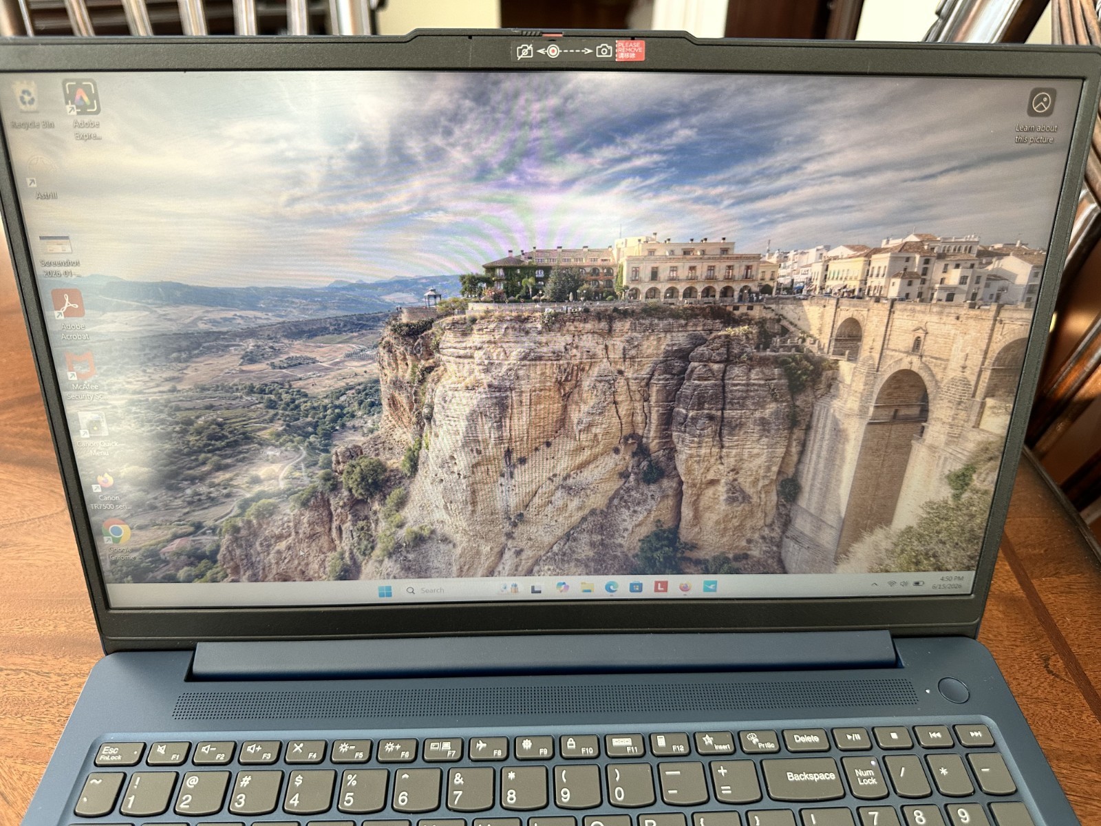 Lenovo IdeaPad Slim 3 15IAN8 15.6 inch Intel Core i3-N305 1.8 Ghz 8 Core