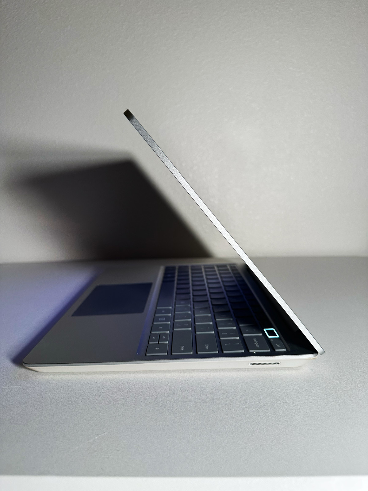 Microsoft Surface Laptop GO 3 – Intel i5, 8GB RAM, 12.4in, GREAT CONDITION