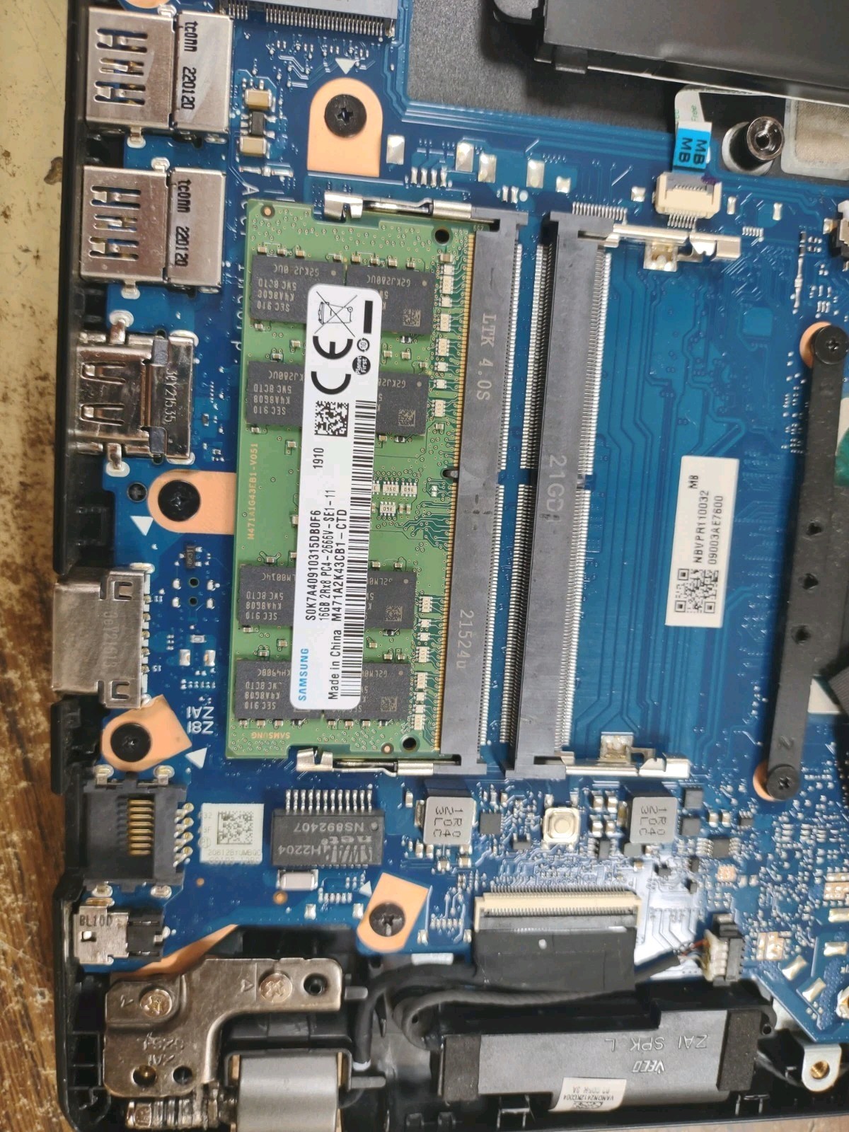 Acer TravelMate P215-53 N19Q8 W/ I7-1165G7, 16GB, 1TB.