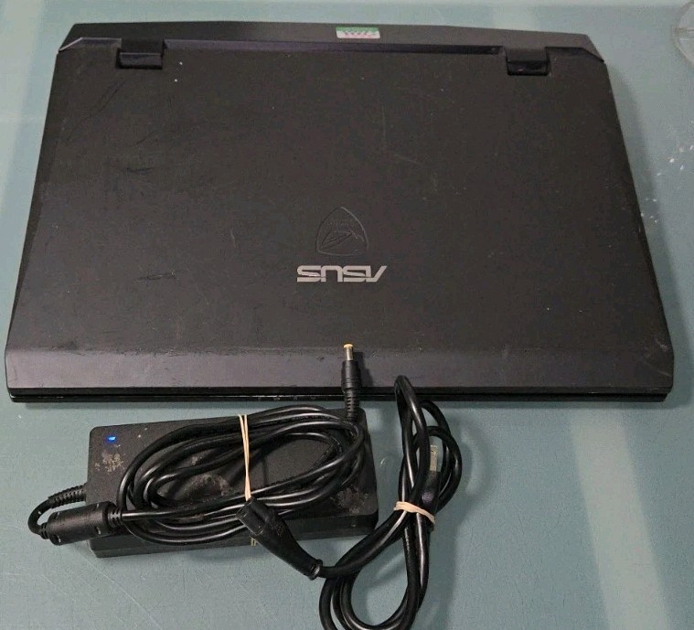 ASUS G73Jh Gaming Laptop – i7 – 6GB Ram – Radeon HD 5800 – 640GB HDD READ!!