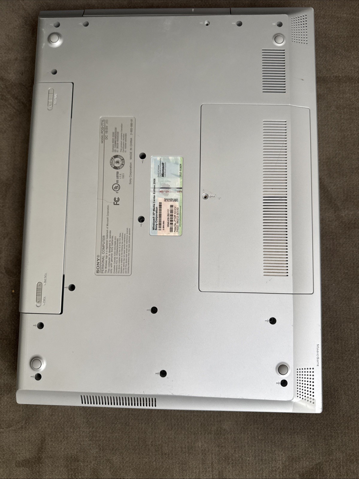 Sony Vaio VGN-N130G Core Duo @ 1.6GHz 1GB RAM, NO HD – PARTS!