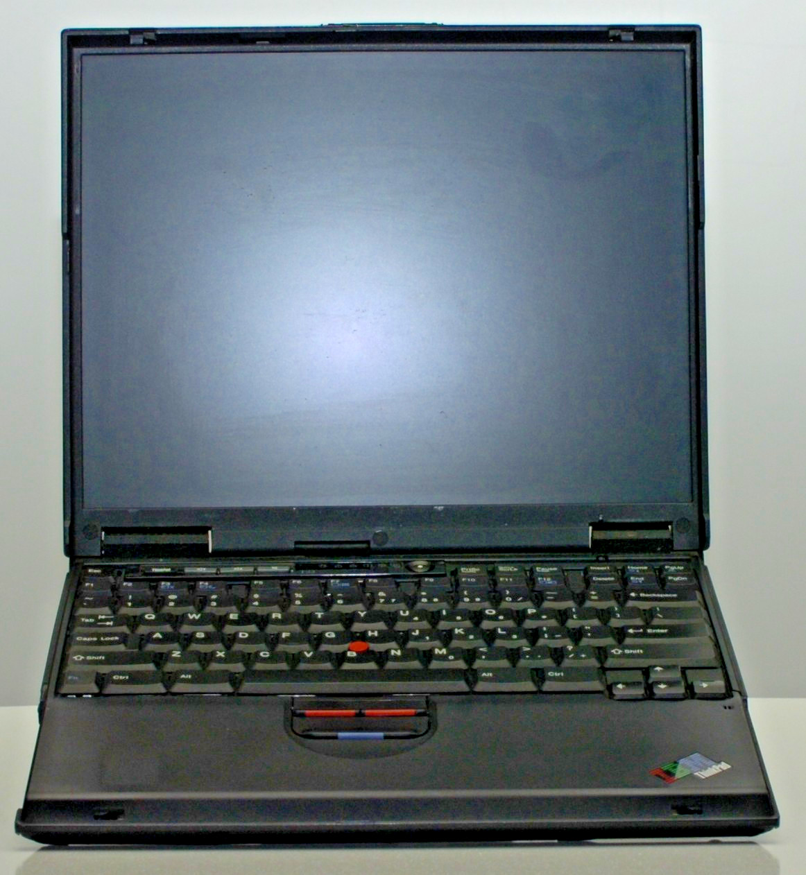 IBM ThinkPad T23 Intel Mobile Pentium III-M 1GHz 128 MB RAM No HDD FOR PARTS