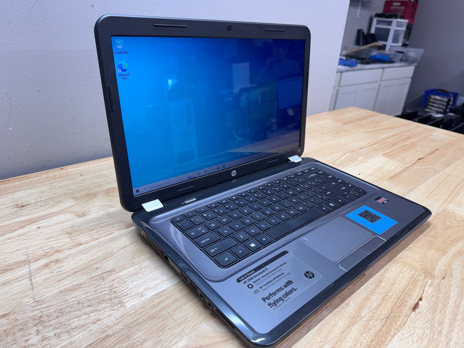 HP 2000 15.6″ Laptop AMD E300, 128GB SSD, 4GB RAM, W10