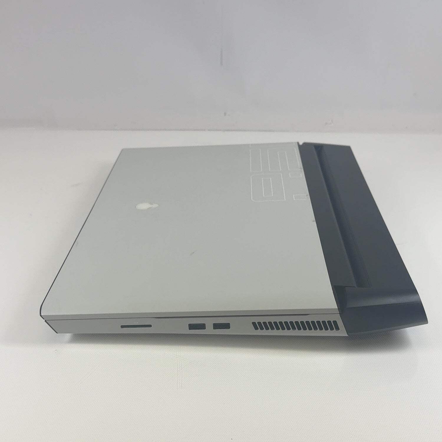 Alienware Area-51m R2 17.3″ i7-10700k 3.8GHz 16GB RAM 1TB SSD GeForce RTX 2070 S