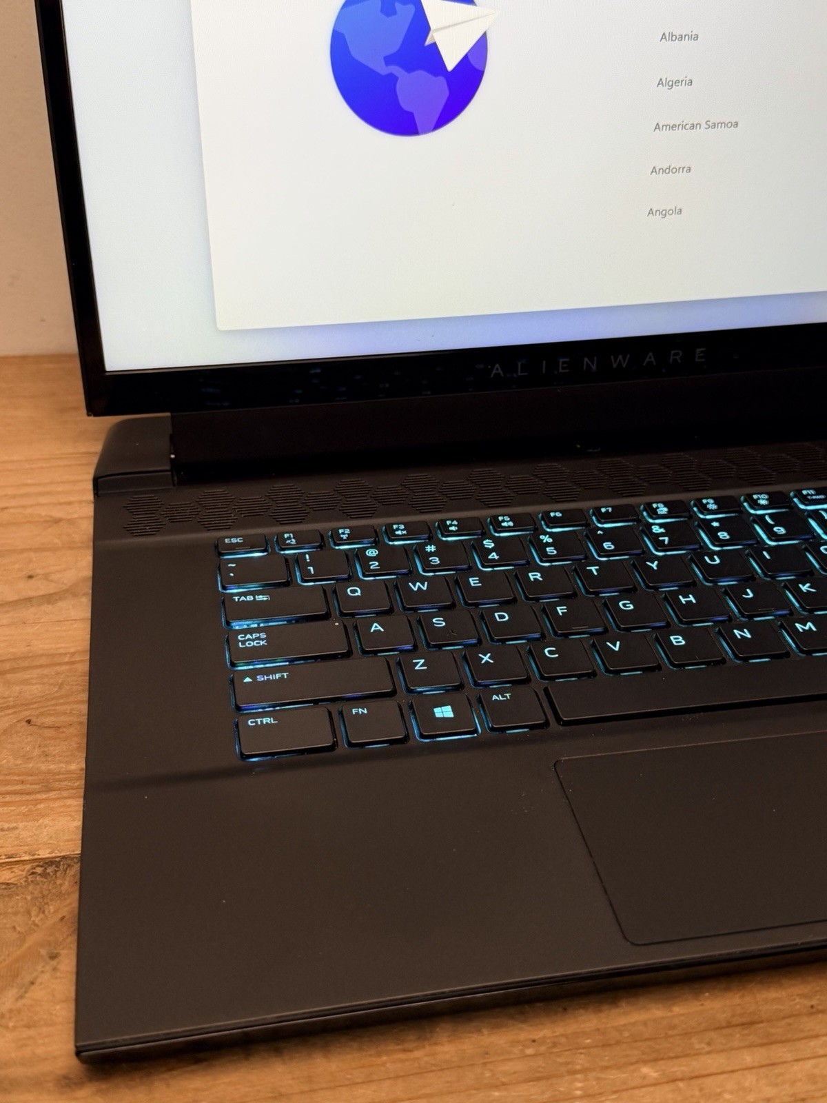 Alienware m15 R2 Gaming Laptop | i7-9750H | RTX 2070 Max-Q 8GB | 16GB RAM | Whit
