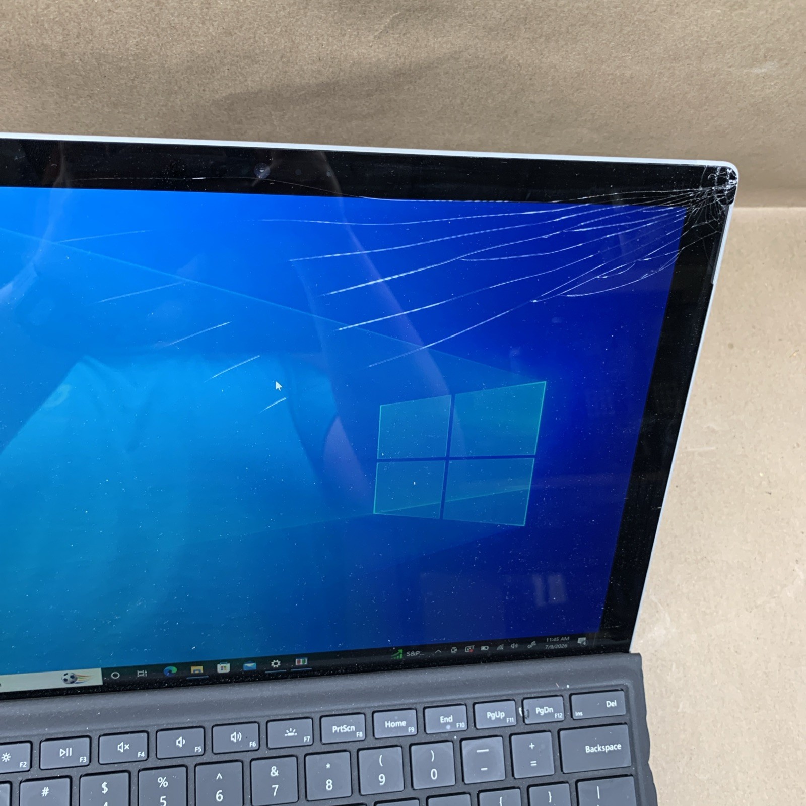 Surface Pro 5th Gen 1796, Core i5-7300U @ 2.6GHz, 8GB RAM, 256GB SSD, W10P