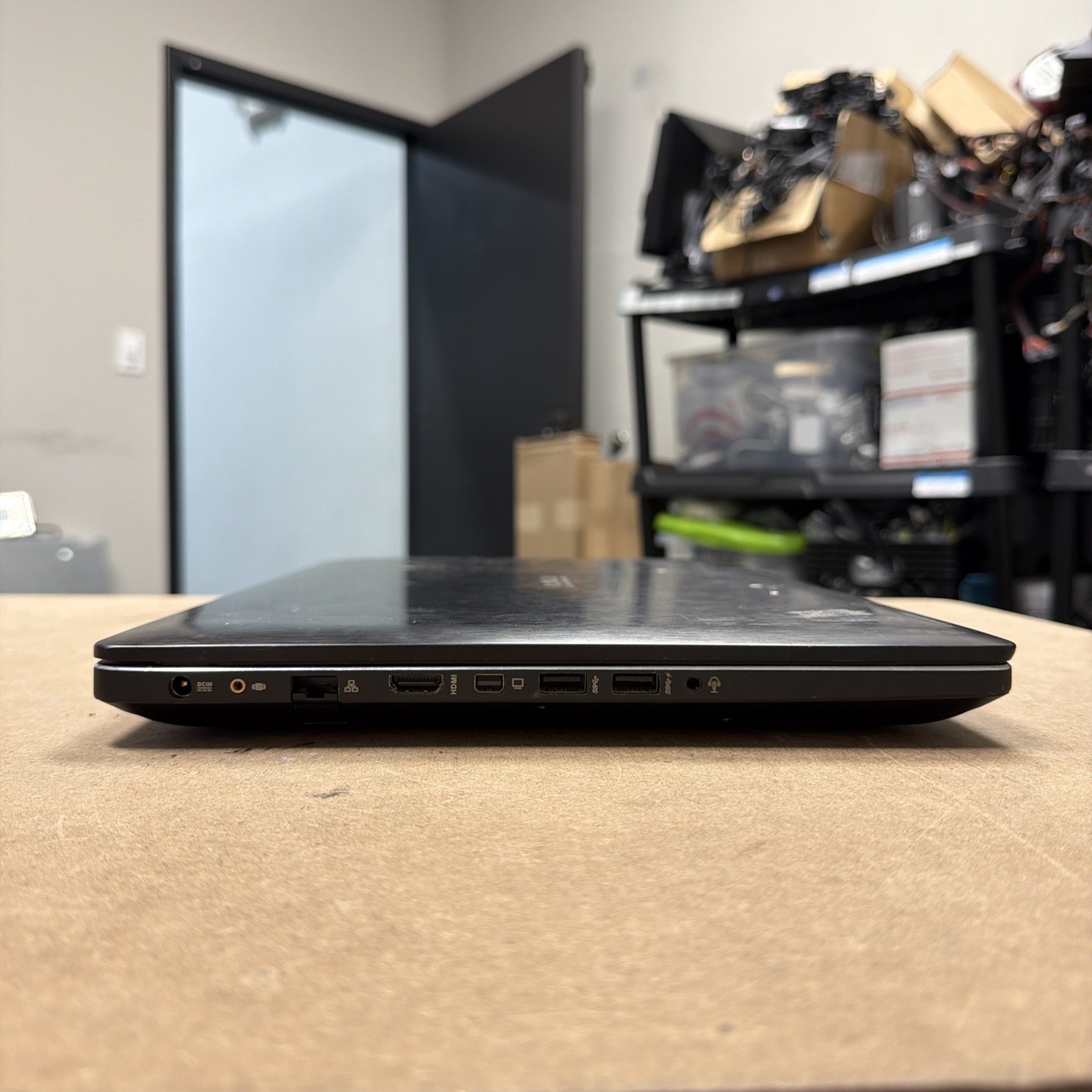 *BROKEN SCREEN Asus Notebook Q550L – 15.6″ FHD Touch i7-4500U 8GB RAM NO HD/OS