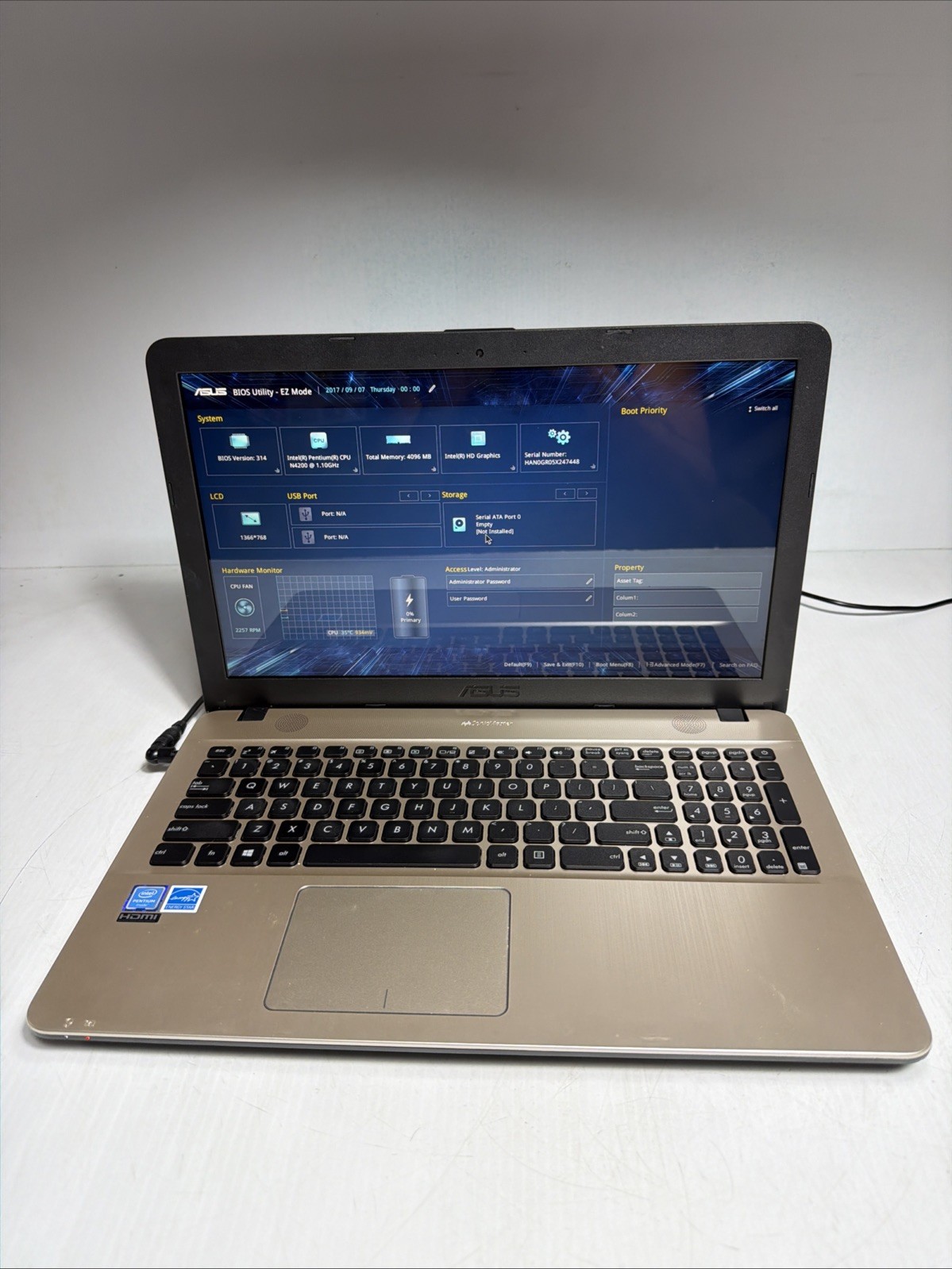 Asus X541N 15″ Laptop Intel Pentium N4200 4gb Ram No Drives Boots Bios