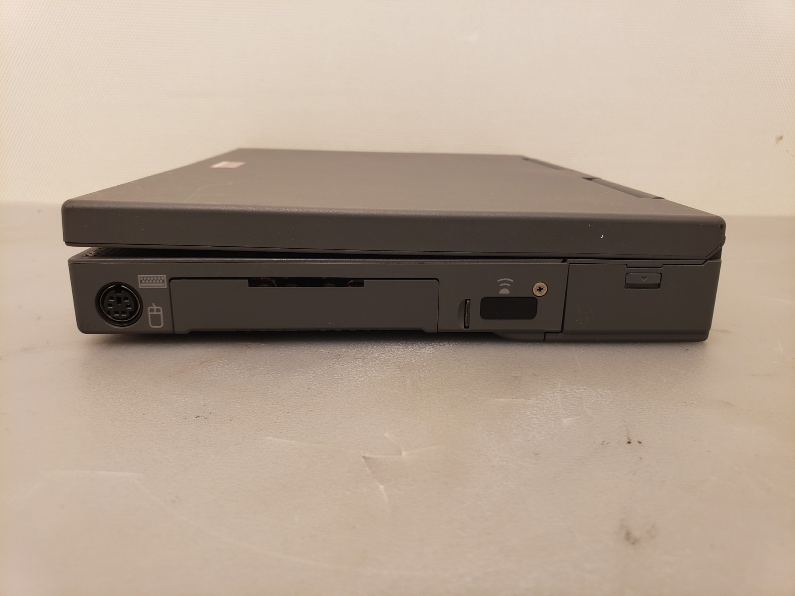 Rare Mini Hitachi Visionbook Traveler 3000 (ThinkPad 235 clone) Laptop *No Power