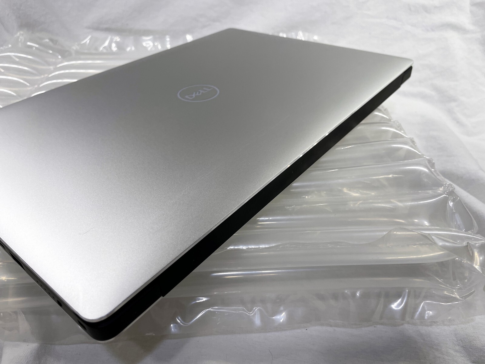 Dell XPS 15 7590 | i9-9980HK 2.4GHz | 4K UHD OLED | 64GB | 1TB