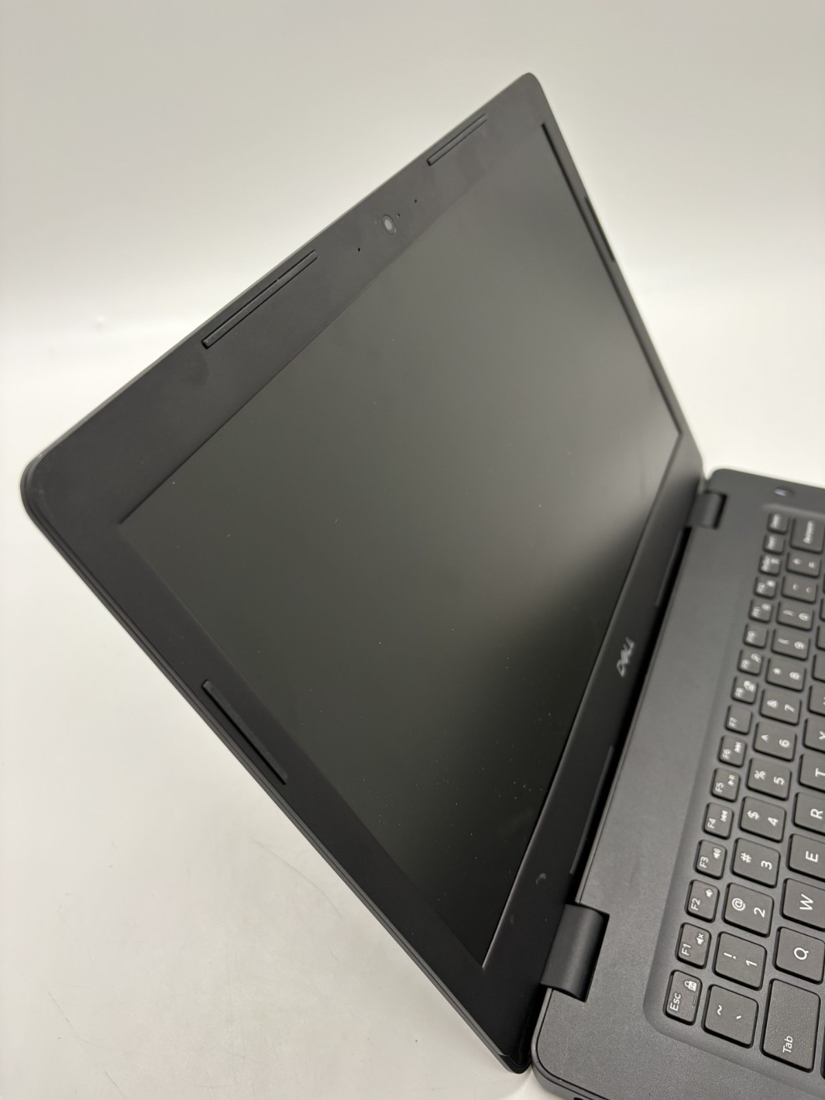 Dell Latitude 3490 14″ Intel i3-8130U 8GB RAM 256GB M.2 SSD 500GB HDD Windows11