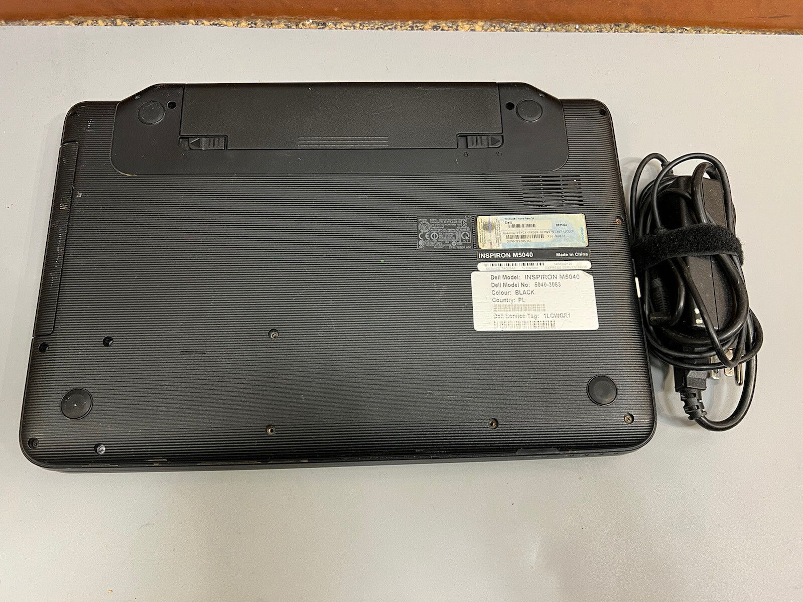 Dell Inspiron M5040 AMD E-450 RADEON GRAPHICS 2GB RAM 500GB WEBCAM BLUETOOTH