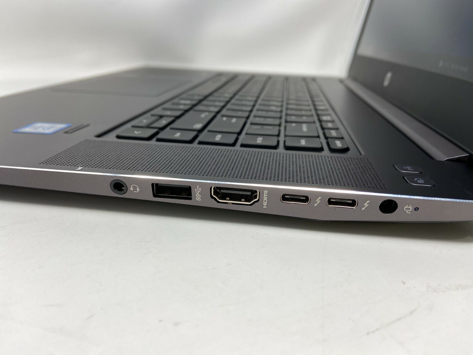HP ZBook Studio G3 Xeon E3-1505M 2.8GHz 32GB 512GB SSD Wn10 M1000M Gaming Laptop