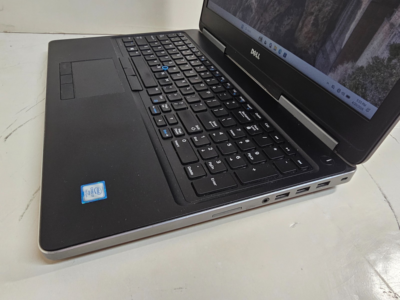 Dell Precision 7520 Laptop – 2.9 GHz i7-7820HQ 16GB 256GB SSD M1200 15.6″ – SP1