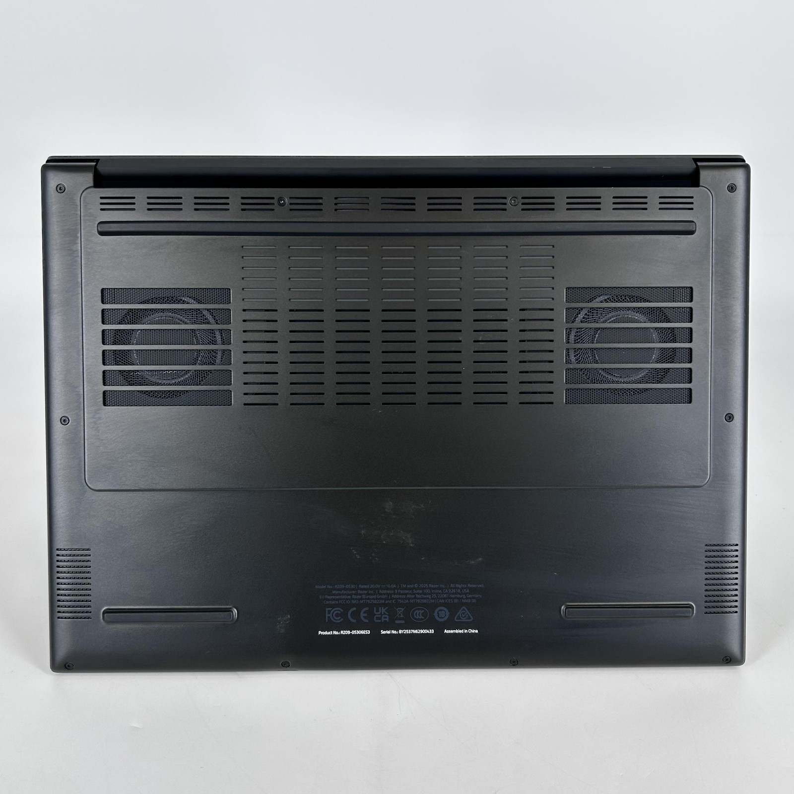 Razer Blade 14 120Hz QHD+ 2.0 GHz Ryzen AI 9 365 32GB 1TB RTX 5070 LCD Damage