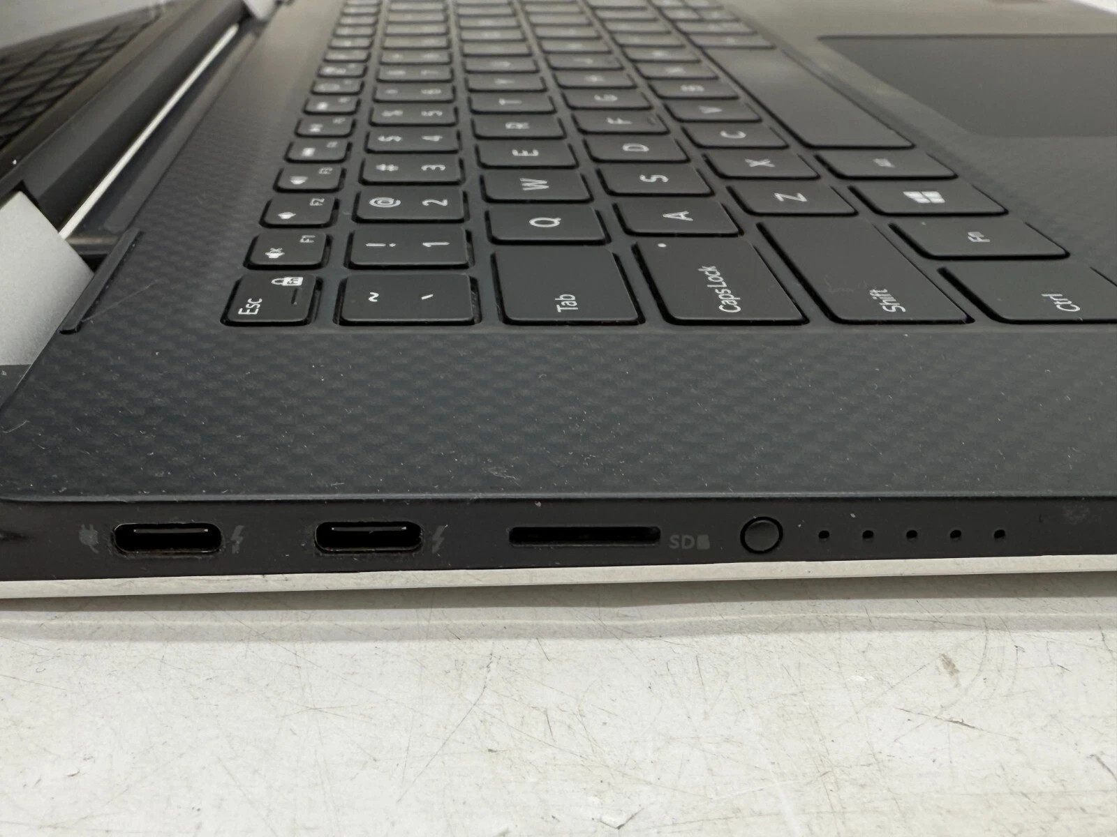 Dell Precision 5530 2-in-1 15.6″ Touch i7-8706G 16GB RAM 512GB SSD Win 11 Pro