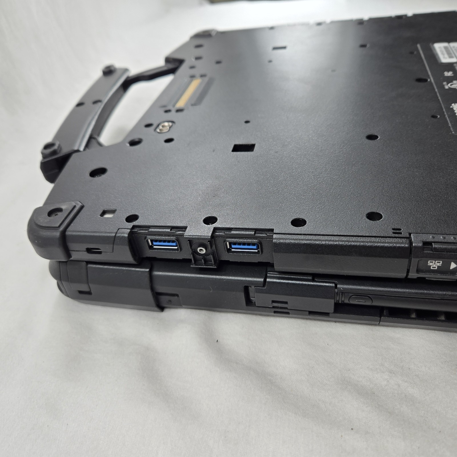Panasonic Toughbook CF-33 i5-7300U 2.6GHz 256GB SSD 8GB Ram 4G – GPS — Grade B-