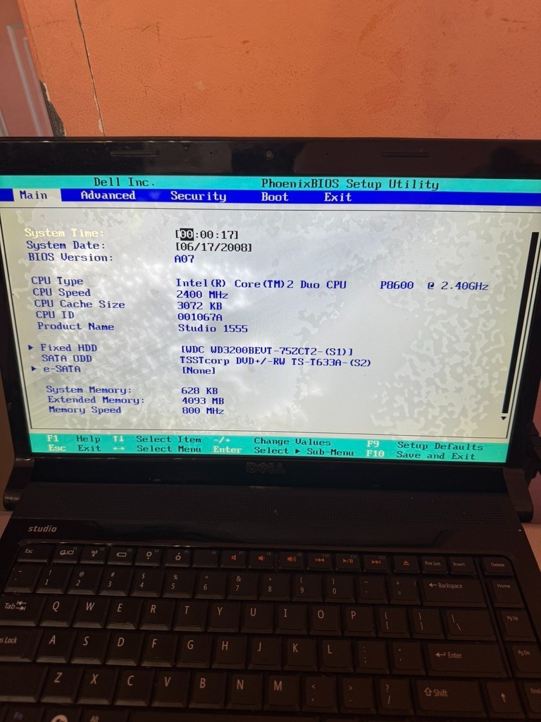 Dell Studio XPS 1555 – Core 2 Duo P8600 2.40GHz – 4GB RAM – Damaged Screen – No