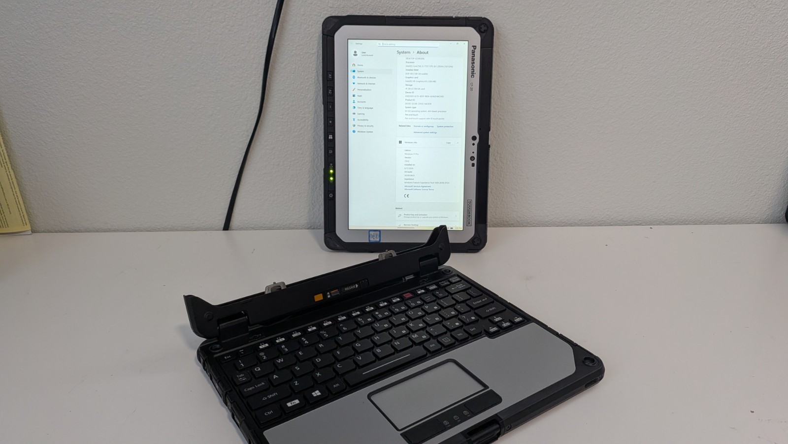 Panasonic Toughbook CF-20 Intel Core i5-7Y57 1.2GHz 8GB RAM 256GB SSD Win11 Pro