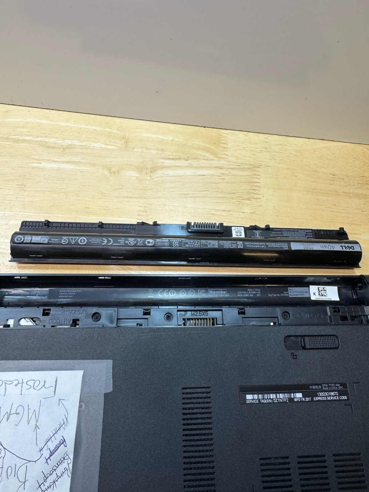 Dell laptop with a 7th Gen Intel Core i3 processor Untested (no Power Supply)