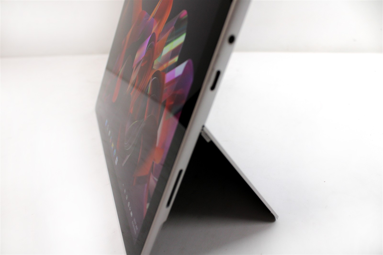Microsoft Surface Go 10″ Tablet Pentium 4415Y 8GB RAM 128GB SSD Windows 11 Pro