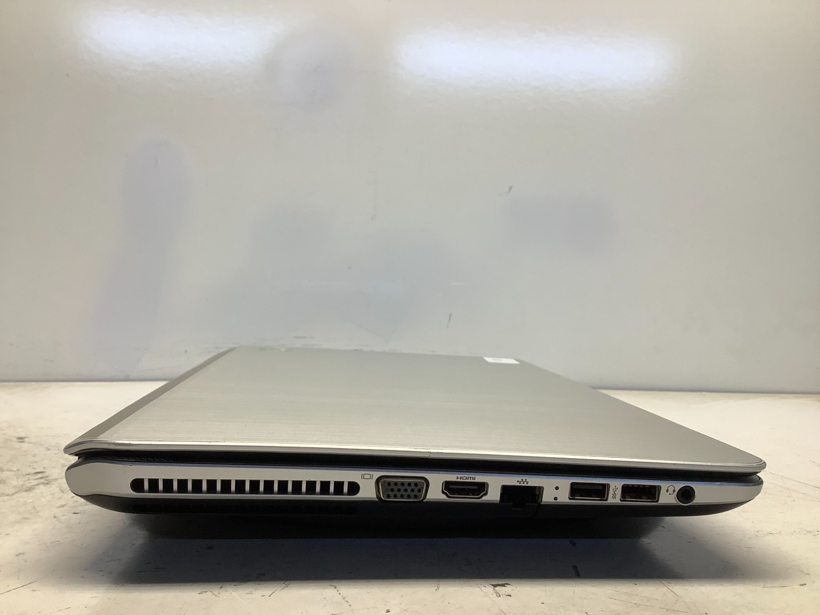HP Pavilion M6-1045DX Intel i5-3210M 2.5GHz 8 GB NO HDD No Batt