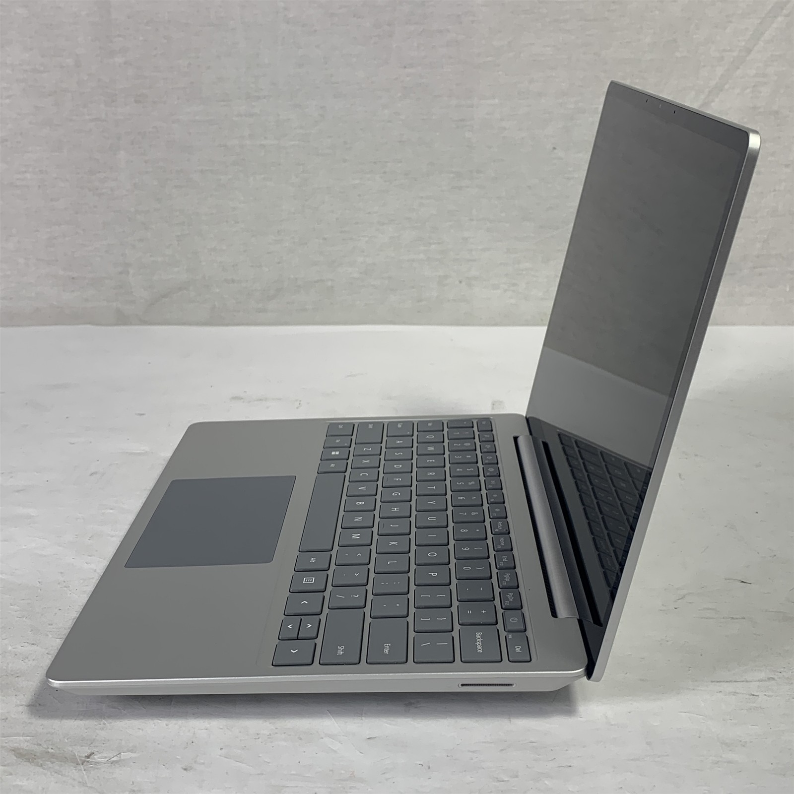 Microsoft Surface Laptop Go 2 12.4″ i5-1135G7 2.4GHz 16GB 256GB NVMe SSD – Win11