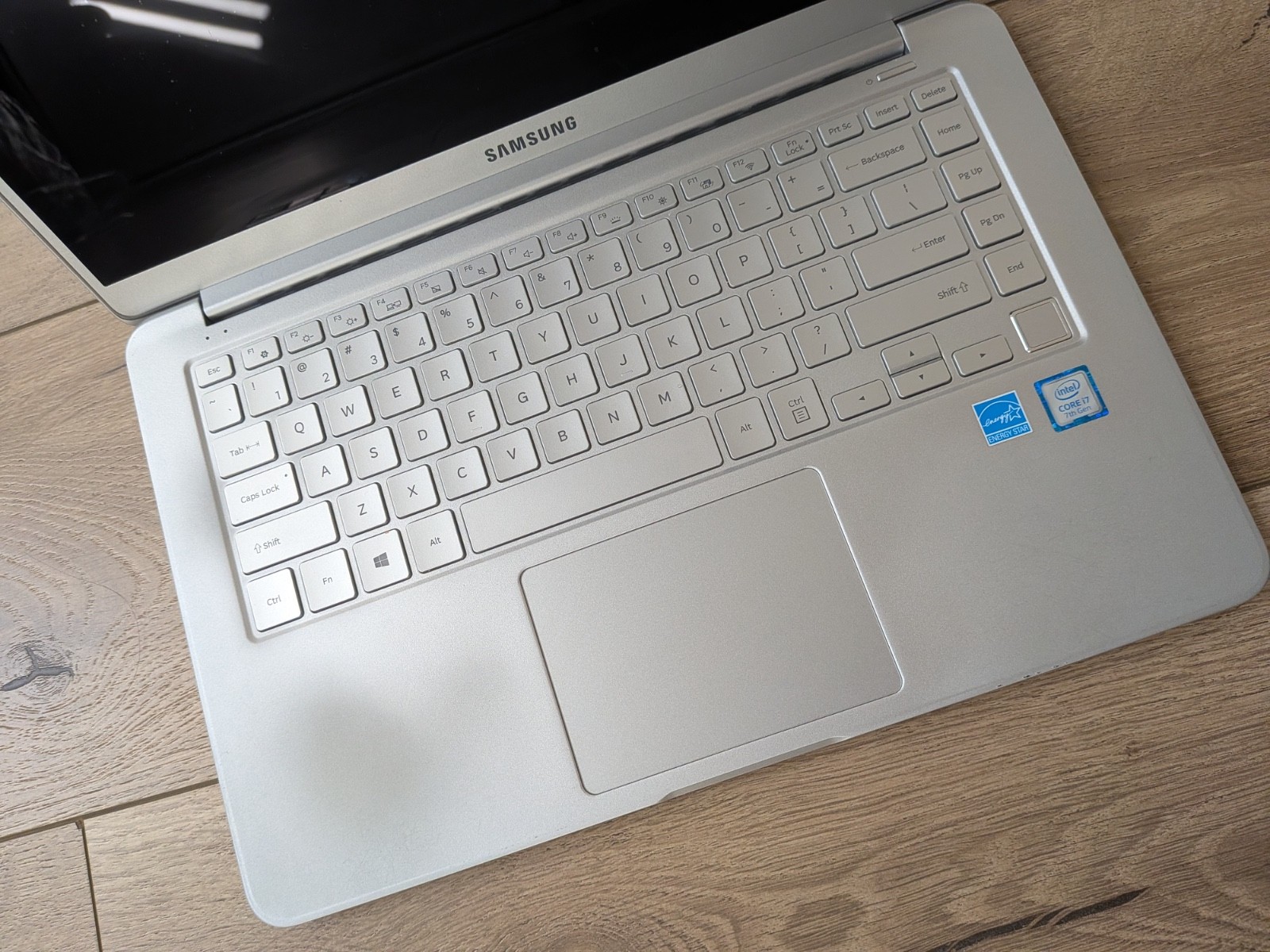 Samsung Notebook 9 15″ NP900X5N i7-7500U 8GB 256GB SSD Win10 Light Titan