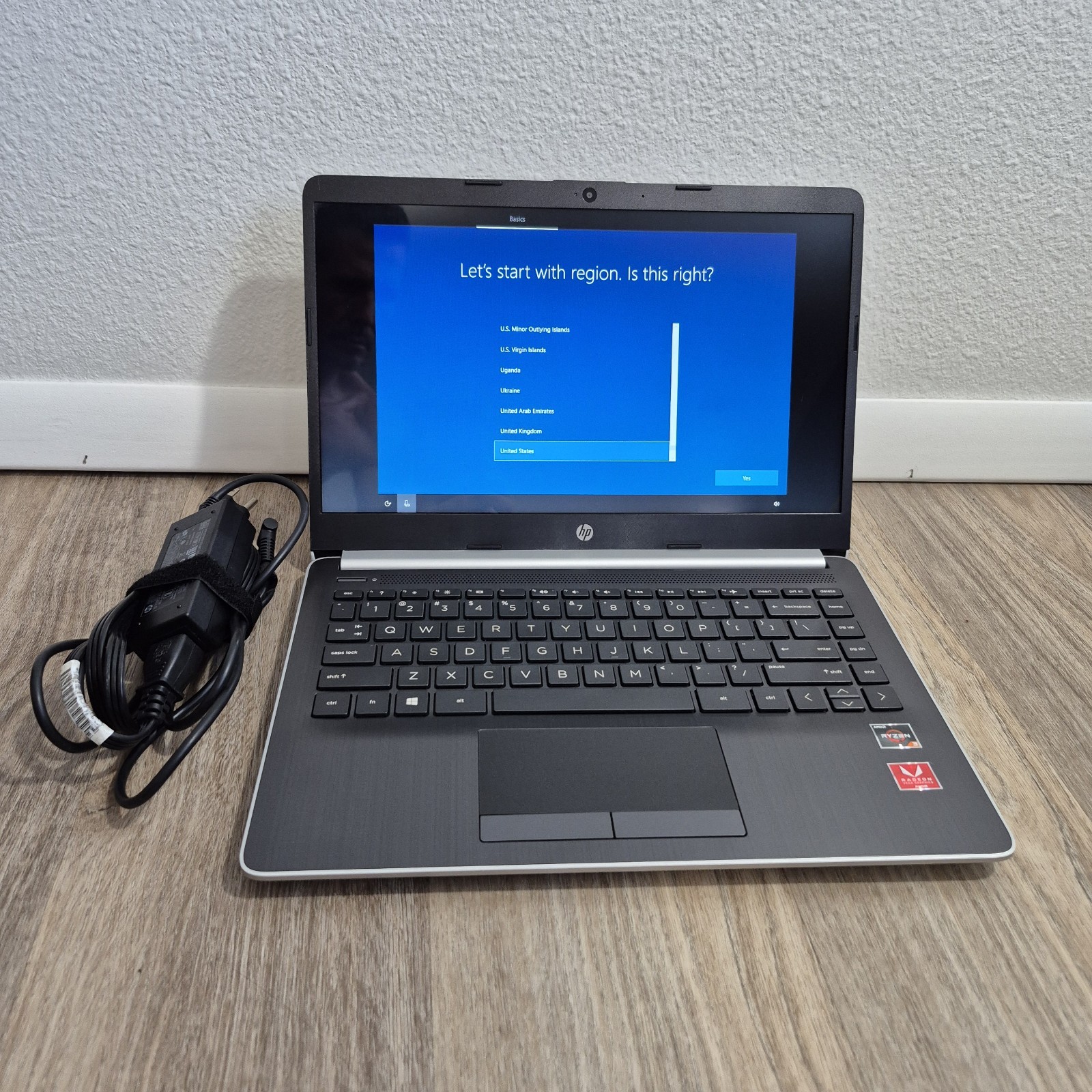 HP 14-dk0028wm 7MP80UA 14″ Laptop/AMD R3-3200U/4GB Ram/128GB SSD/Win 10, Silver