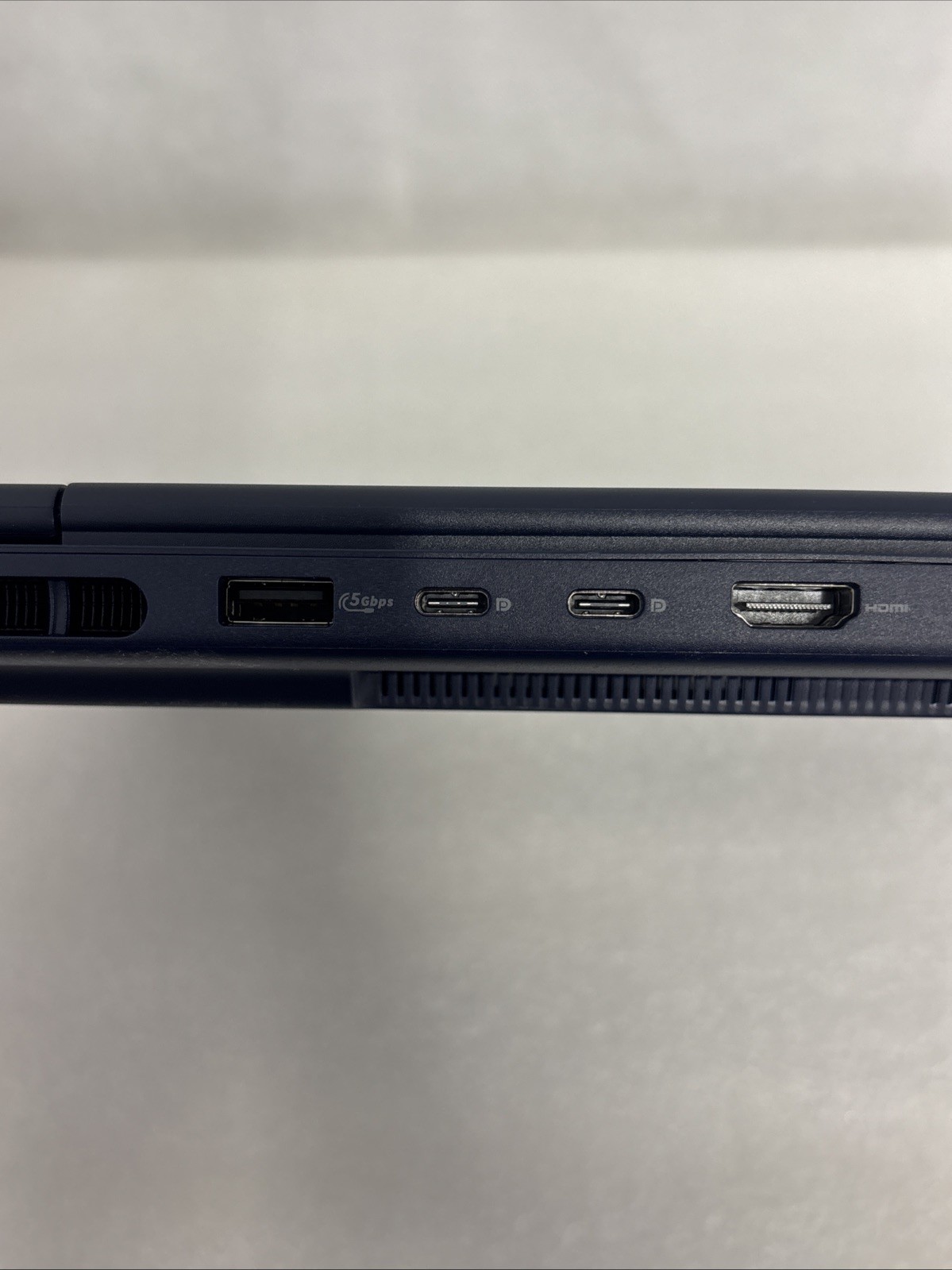 Dell Alienware 16 Aurora (1TB, Intel Core 7, 16GB, RTX 5050, Windows 11 Home)