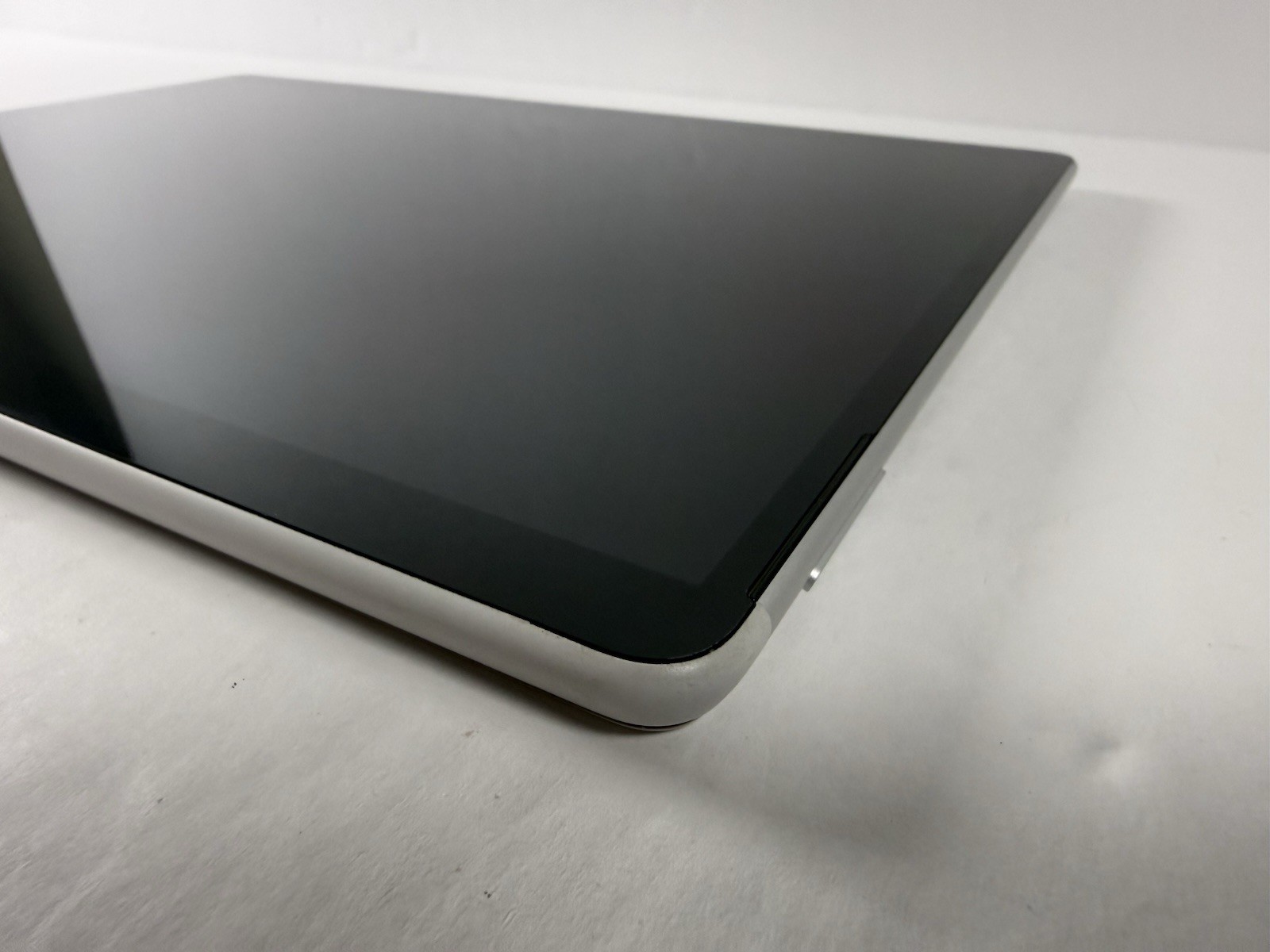 Microsoft Surface Pro 8 (1982) i5-1145G7 – 16GB RAM – 256GB 120Hz – Win 11 Pro