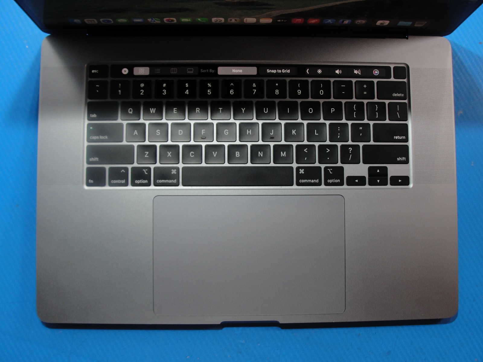 Apple MacBook Pro 16″ A2141 MVVM2LL/A i9-9880H 16GB/1TB SSD AMD Radeon Pro 5500M