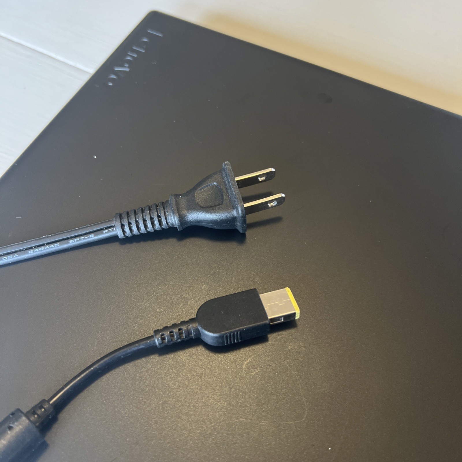PARTS ONLY Lenovo ThinkPad E570 15.6″ Intel i5-7200U @ 2GHz, NO HDD OR RAM READ!