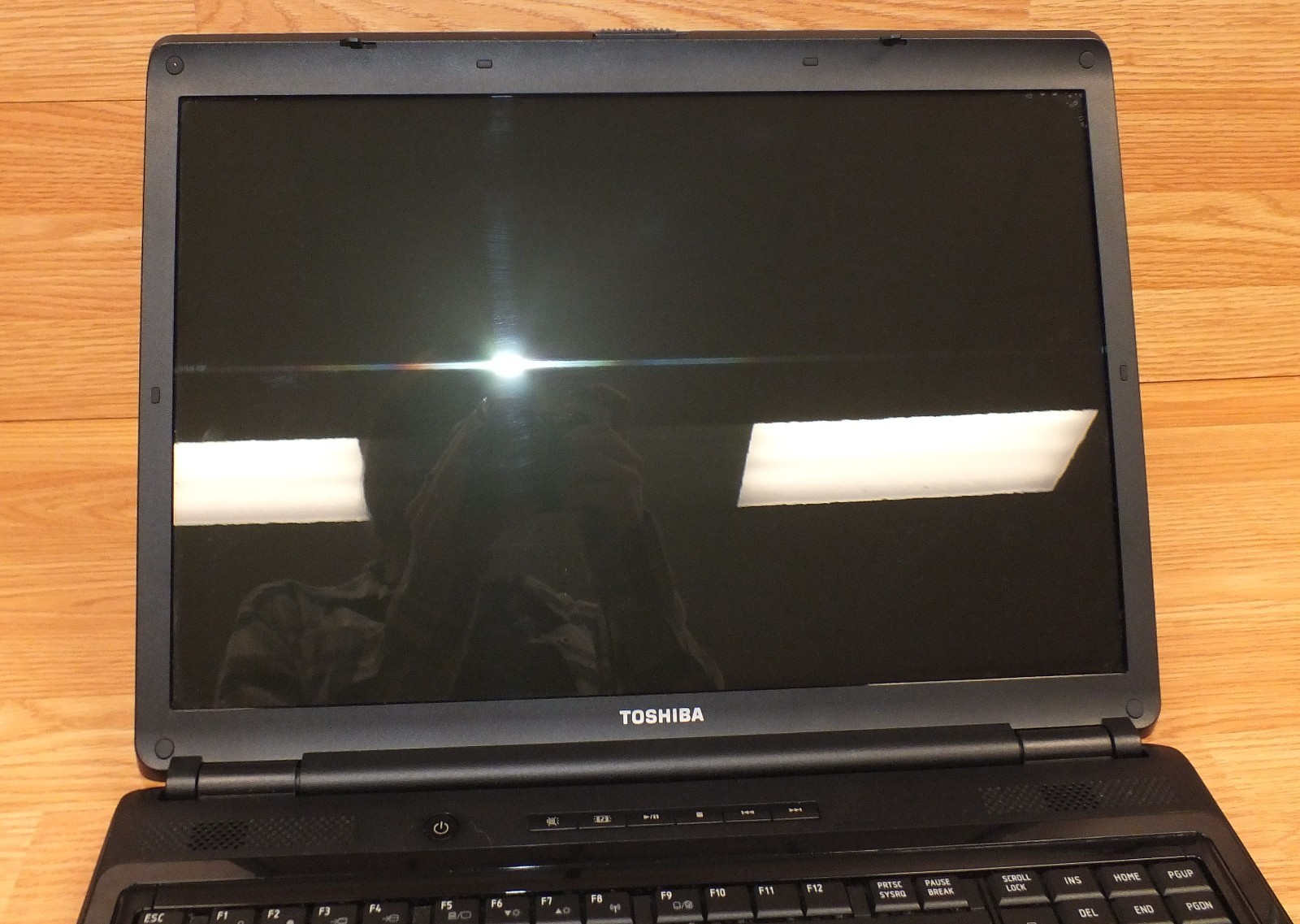 **FOR PARTS** Toshiba Satellite (PSLE8U-00M0) Navy Blue Laptop Only **READ**