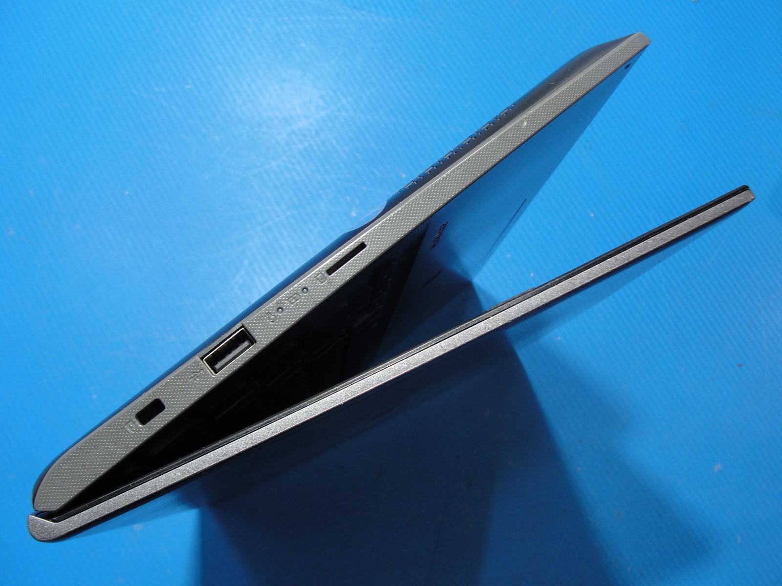 ASUS VivoBook F412DA 14″ FHD Ryzen 7 3700U 2.3GHz 8GB RAM 512GB SSD Win 11 Home