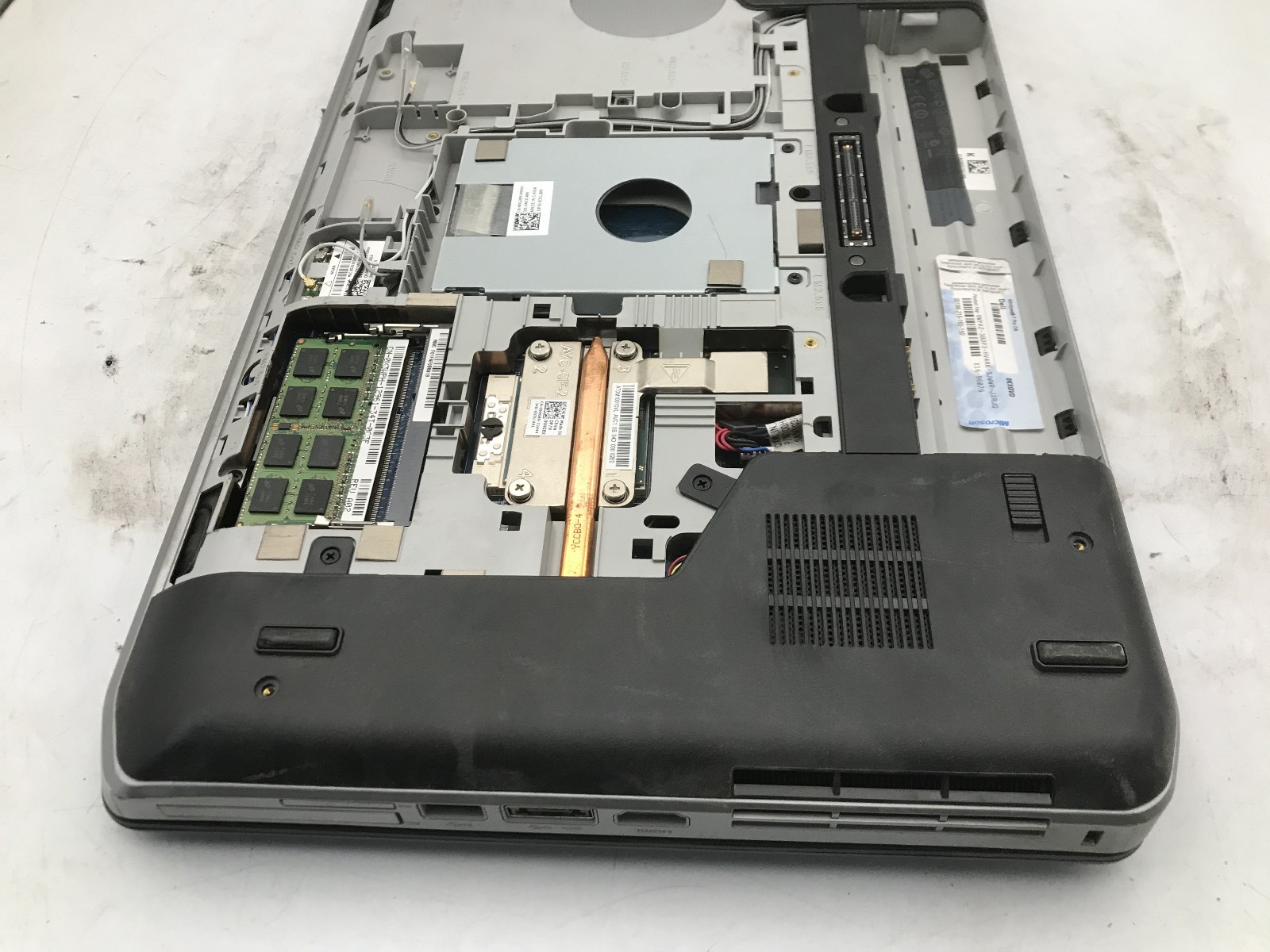 DELL LATITUDE E5530 – BOOTS TO BIOS/BAD LCD – INTEL I3 3110M – 8GB RAM -READ- BB