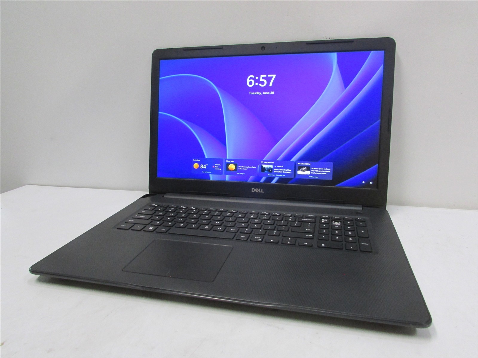 Dell Inspiron 3793 i7-1065G7 1.3GHz 16GB RAM 256GB NVME 17.3″ W11P DMG/MISS KEY
