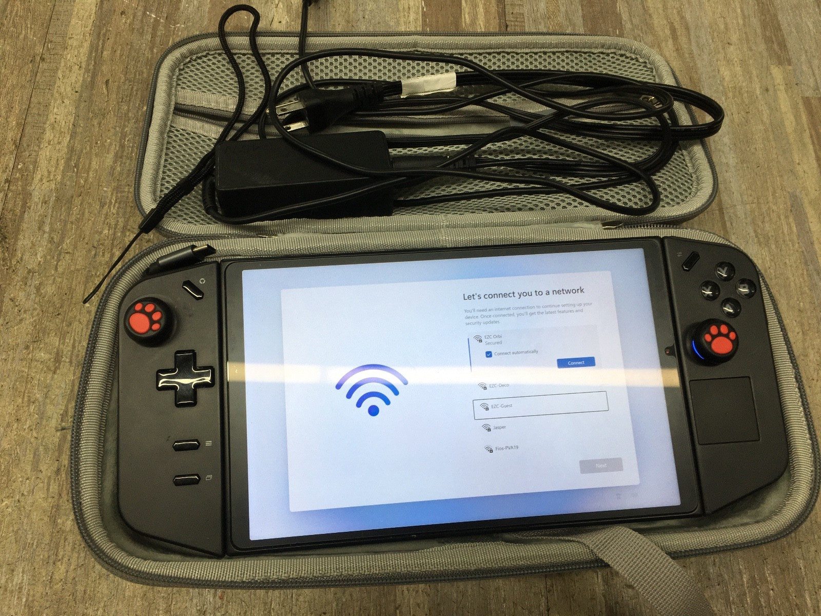 Lenovo Legion Go Handheld 8.8″ Z1 1TB 8APU1 VERY GOOD CONDITION.