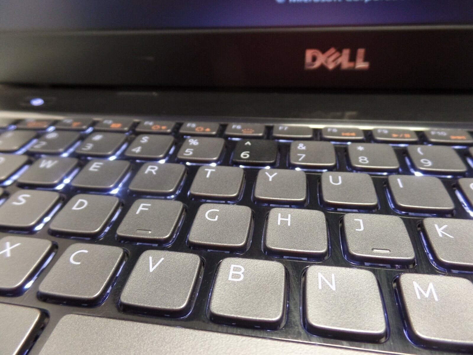 15.6” Dell Vostro 3550 i5-2410M @ 2.30GHz 320GB 4GB Windows7, Backlit KB, laptop