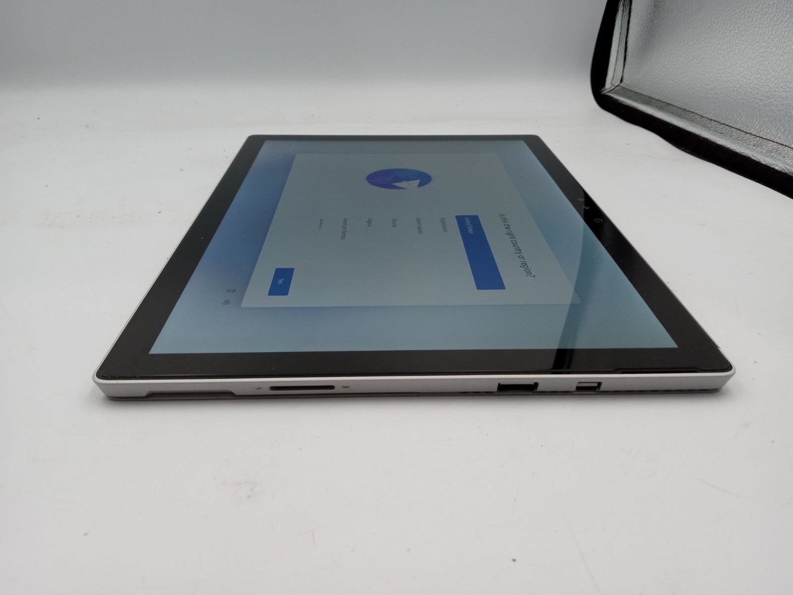 Microsoft Surface Pro 4 1724 12.3″ i7-6650U 16GB RAM 256GB SSD Windows 11 -RR