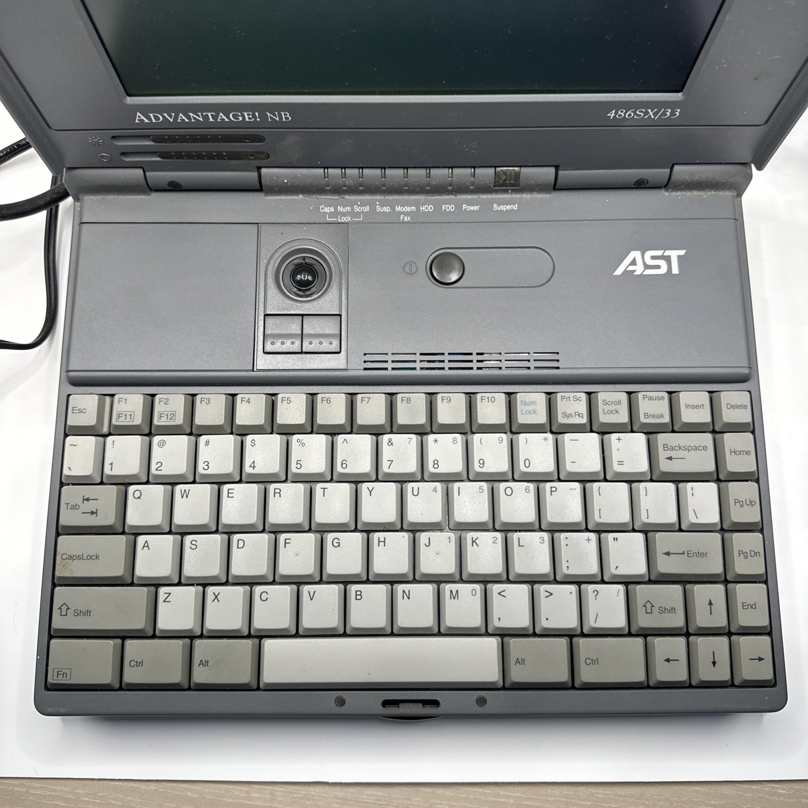 AST Advantage! NB 486SX/33 33MHz Mono LCD Screen Powers On Supply Parts Repair