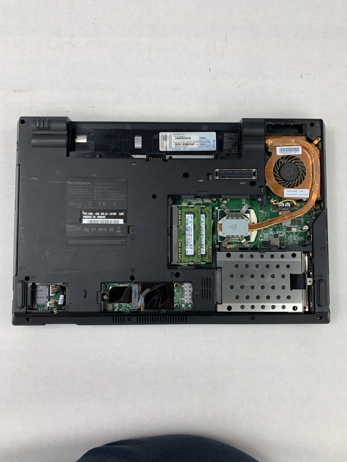 Lenovo ThinkPad L512 15.6″ i5-M520 2.4 GHz 4 GB Ram No OS No HDD No AC No Batt