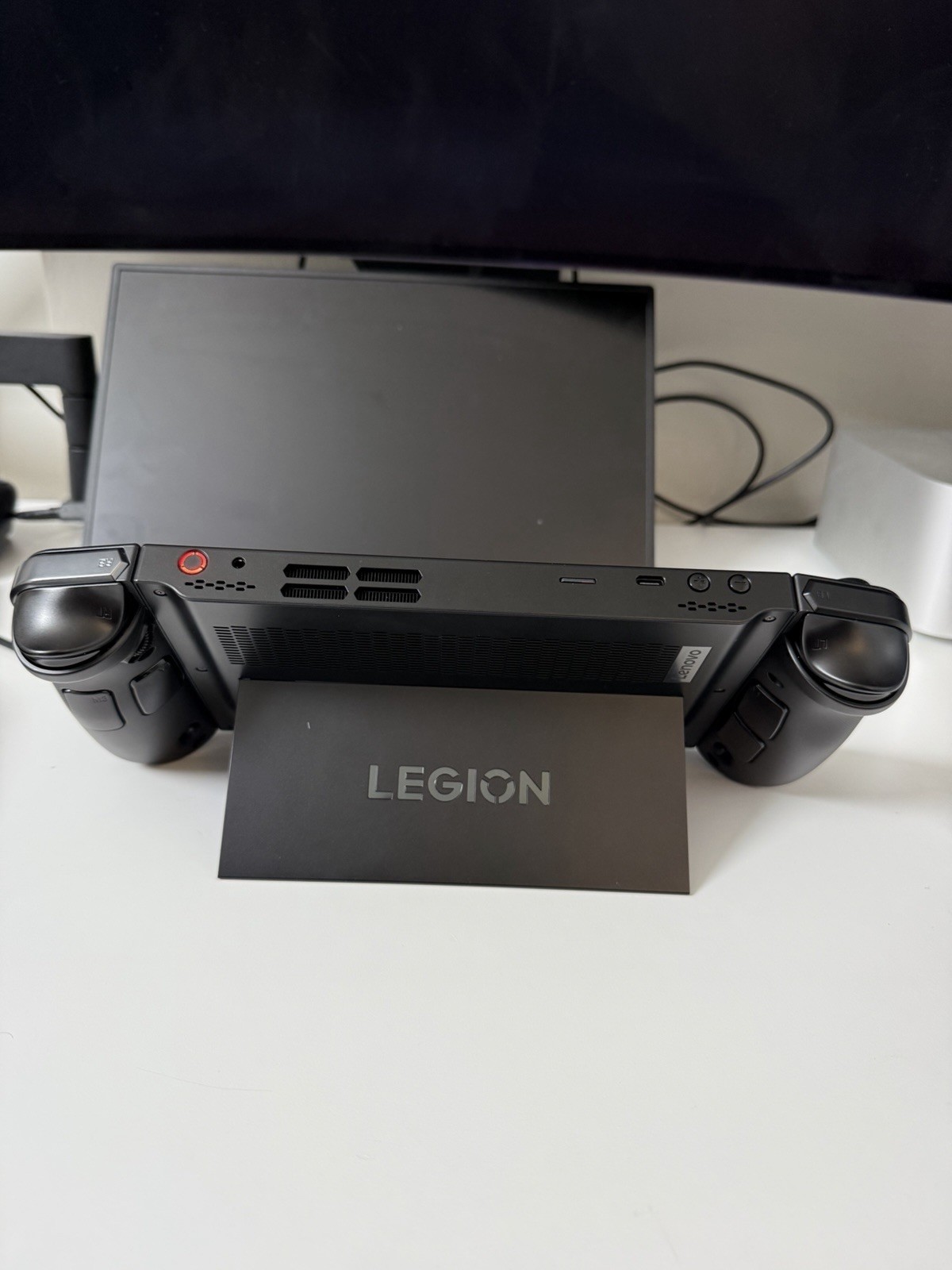 Lenovo Legion Go 8.8″ AMD Ryzen Z1 Extreme 16GB 2TB Shadow Black 83E1001YUS