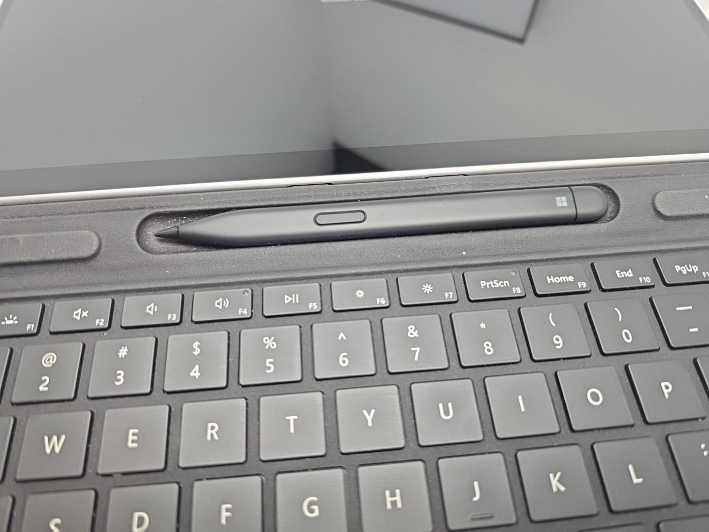 Microsoft Surface Pro 8 For Business 1982 i5-1145G7 8GB RAM 256GB NVME SSD LTE