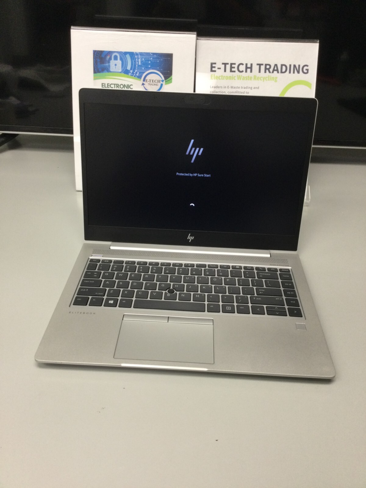 HP EliteBook 840 G5 14″ AMD RYZER 3 PRO 3TH GEN 2.10GHz 16GB RAM 128GB SSD